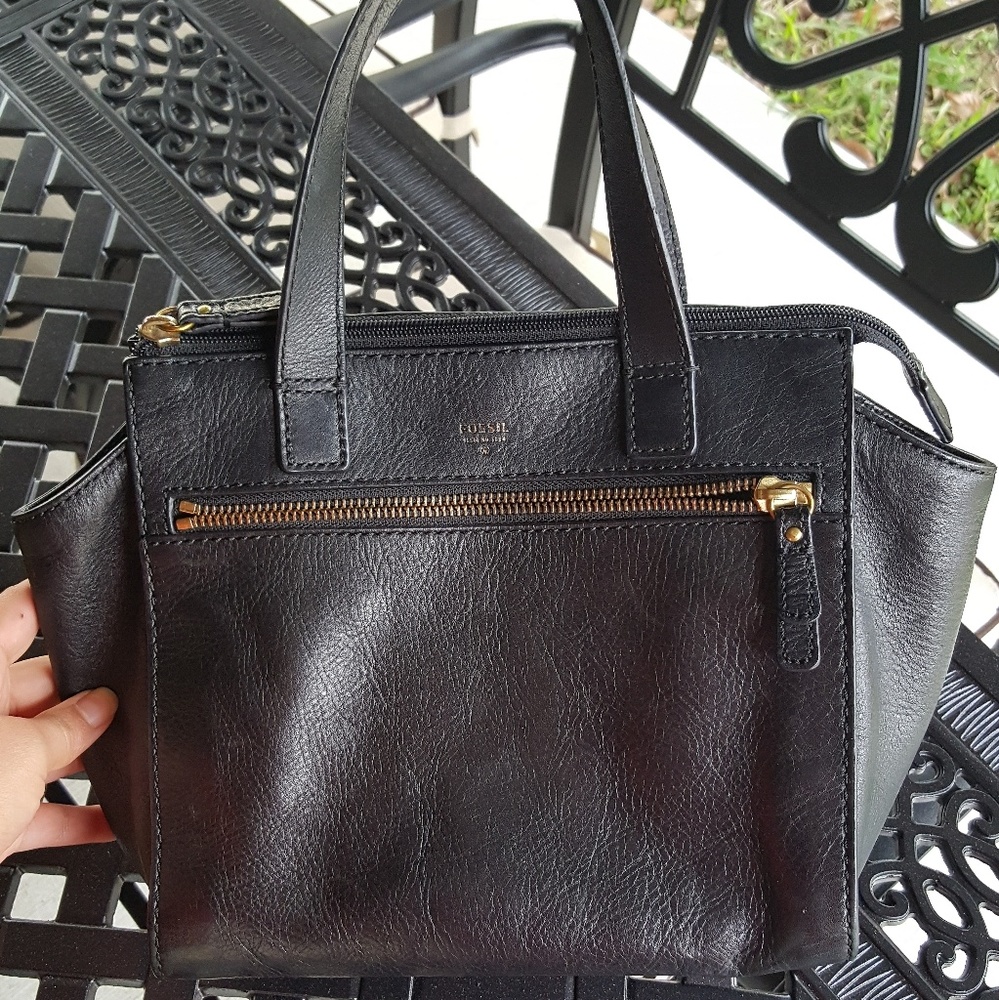 Fossil purse